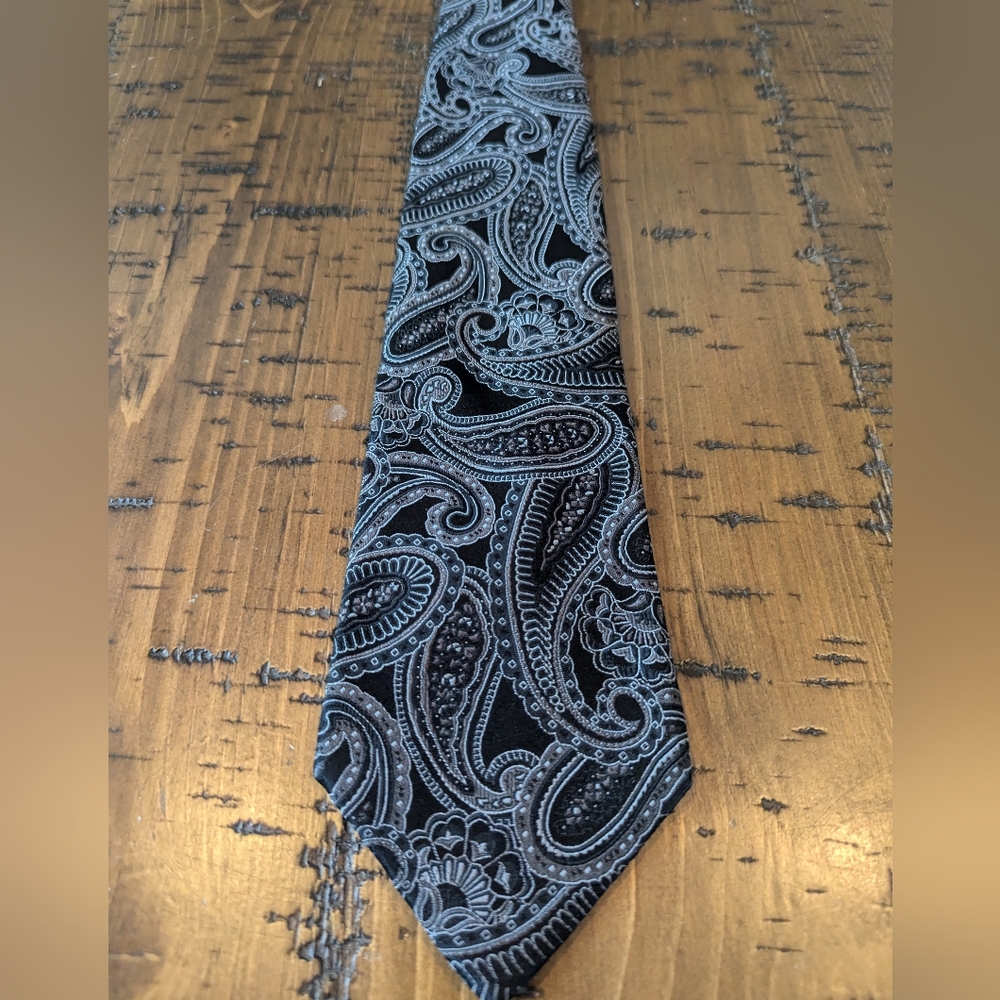George 100% silk Paisley tie